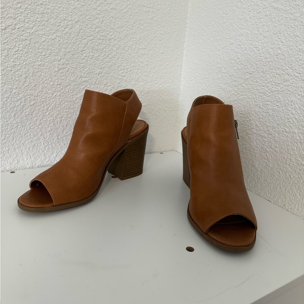 Open toe booties - Picture 2 of 5